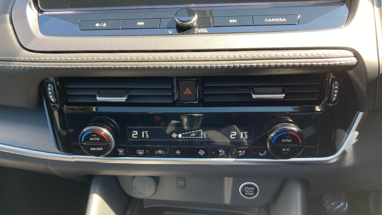 Nissan Qashqai 1.3 DiG-T MH N-Connecta 5dr Petrol Hatchback